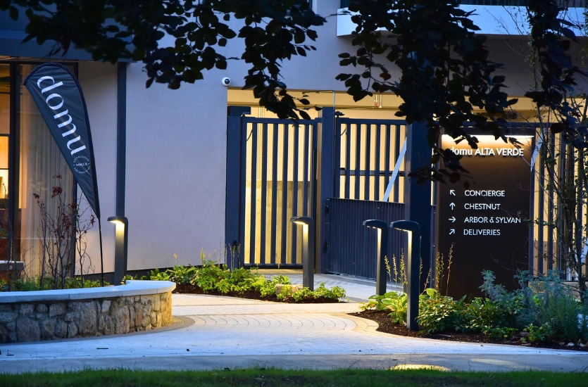 Bollard lighting outside building Bollard lighting outside building