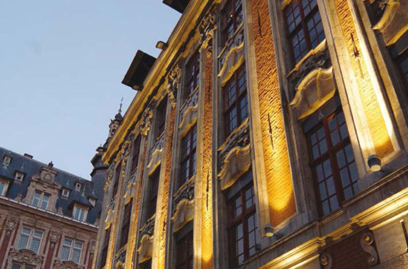 led-floodlights on Facade